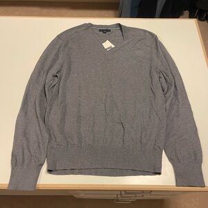 Banana Republic Men's V-Neck Sweater in Gray